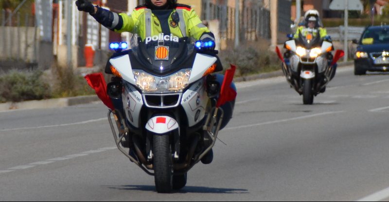 policía local y mossos en acción